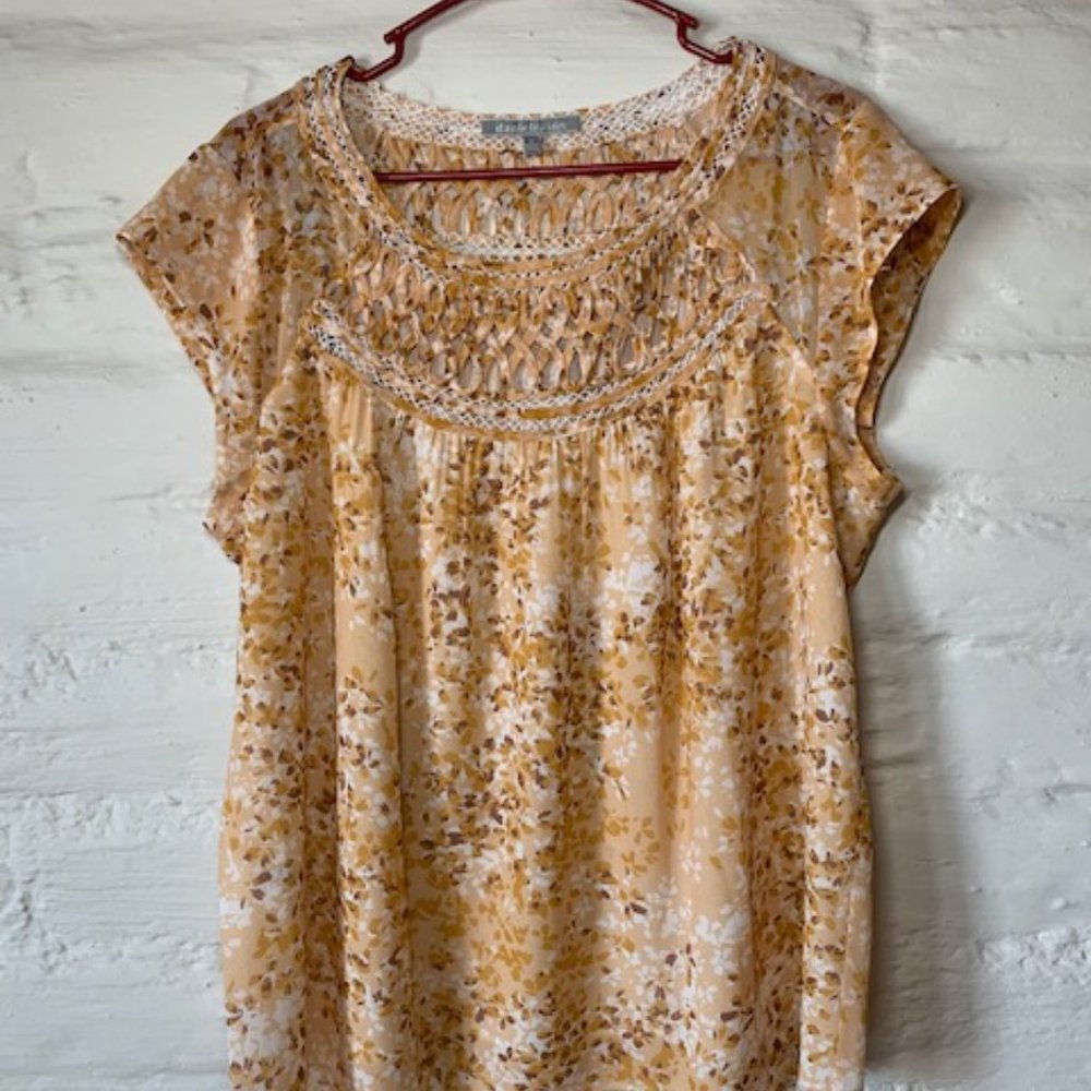 Ladies Detailed Yoke Short Sleeve Top size XL